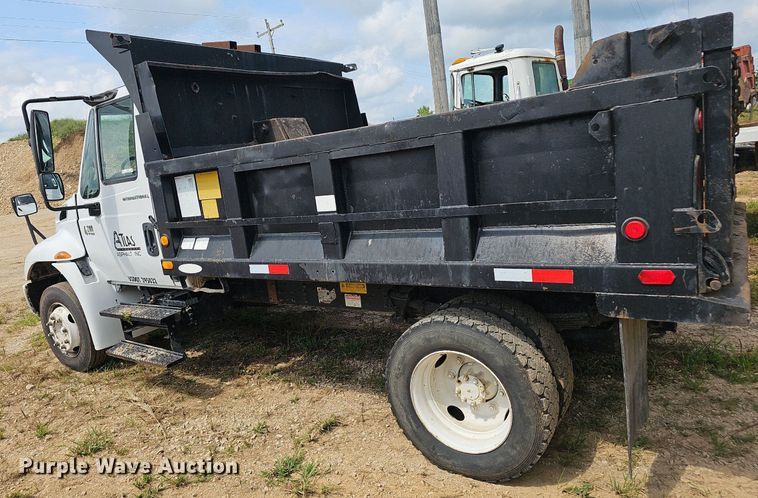 image for item EJ5792 2004 International 4200 dump truck