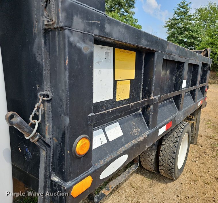 image for item EJ5792 2004 International 4200 dump truck