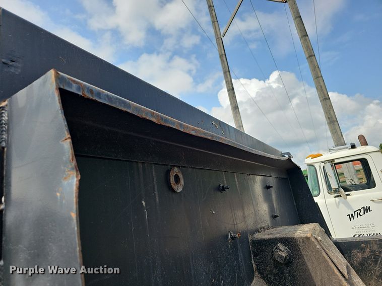 image for item EJ5792 2004 International 4200 dump truck