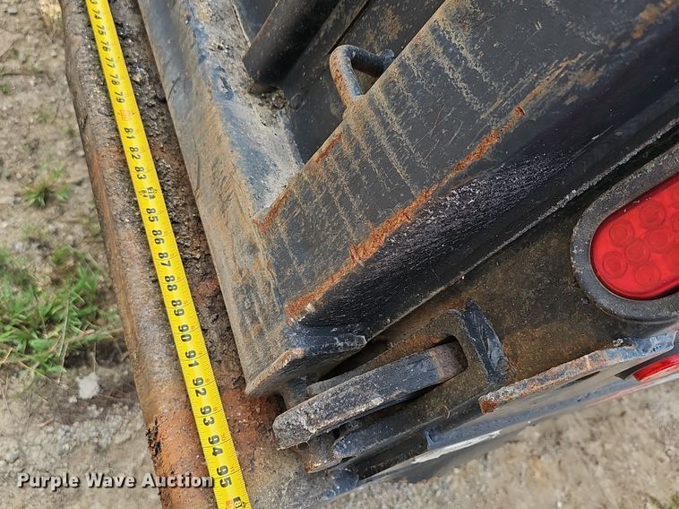 image for item EJ5792 2004 International 4200 dump truck