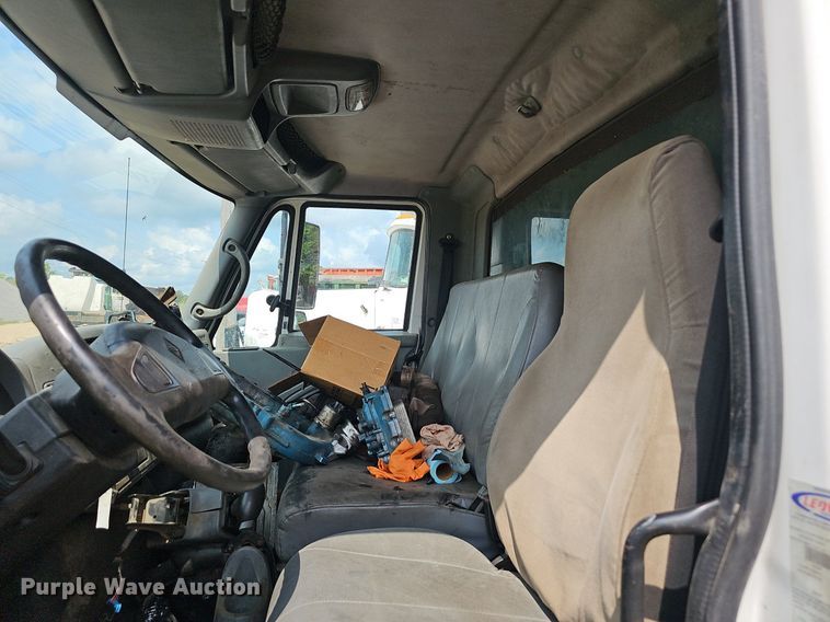 image for item EJ5792 2004 International 4200 dump truck