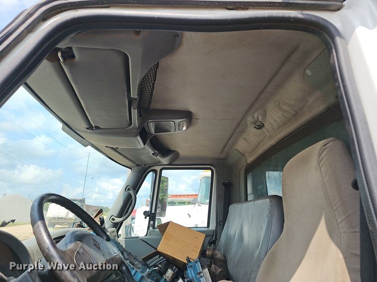 image for item EJ5792 2004 International 4200 dump truck