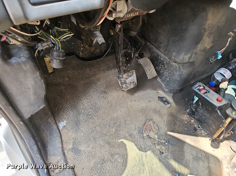 image for item EJ5792 2004 International 4200 dump truck