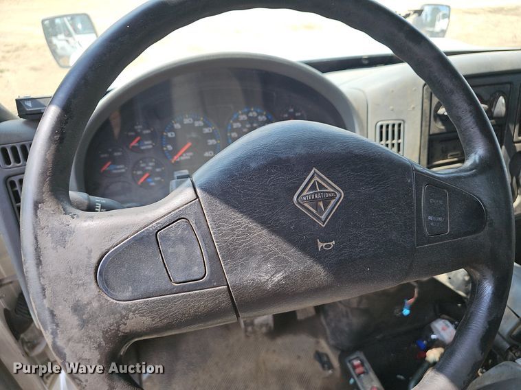 image for item EJ5792 2004 International 4200 dump truck