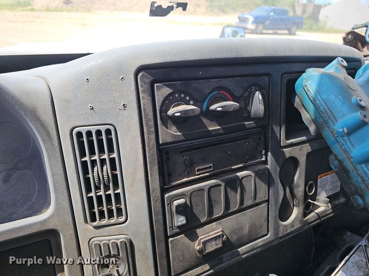 image for item EJ5792 2004 International 4200 dump truck