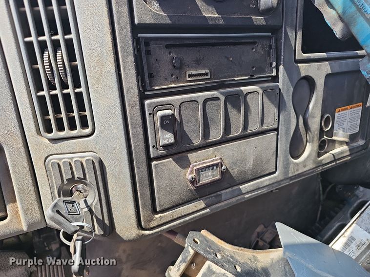 image for item EJ5792 2004 International 4200 dump truck