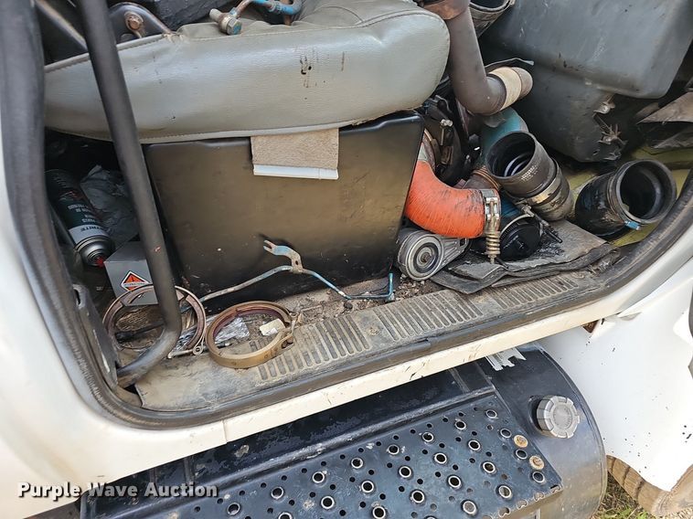 image for item EJ5792 2004 International 4200 dump truck