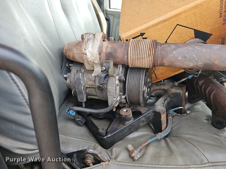 image for item EJ5792 2004 International 4200 dump truck