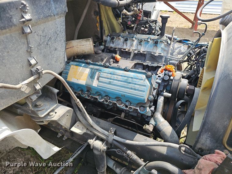 image for item EJ5792 2004 International 4200 dump truck