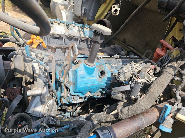 image for item EJ5792 2004 International 4200 dump truck