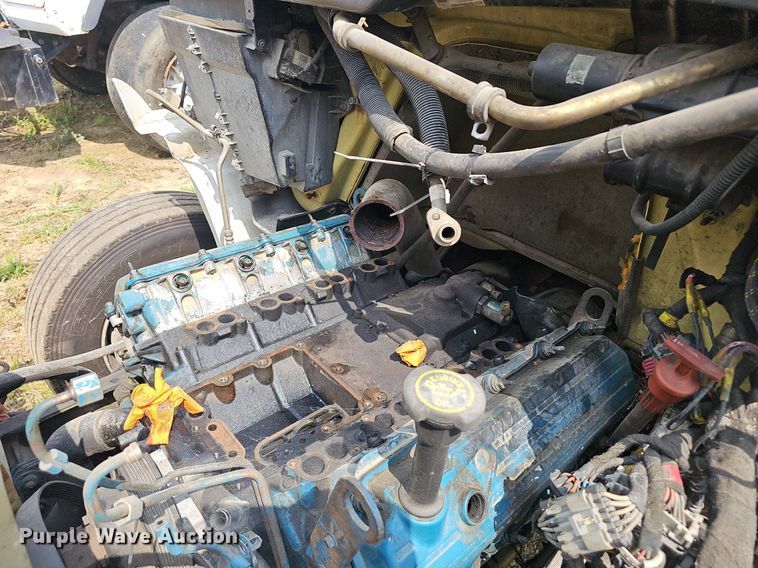 image for item EJ5792 2004 International 4200 dump truck