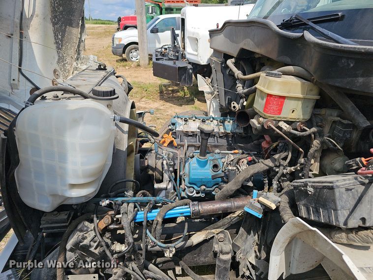 image for item EJ5792 2004 International 4200 dump truck