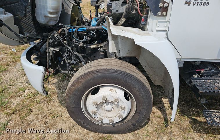 image for item EJ5792 2004 International 4200 dump truck