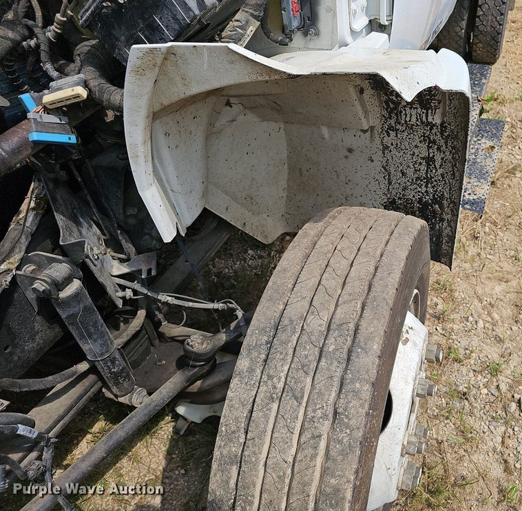 image for item EJ5792 2004 International 4200 dump truck