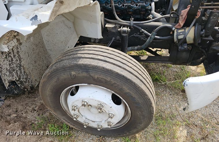 image for item EJ5792 2004 International 4200 dump truck