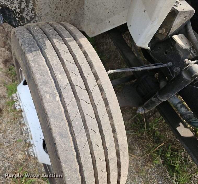 image for item EJ5792 2004 International 4200 dump truck