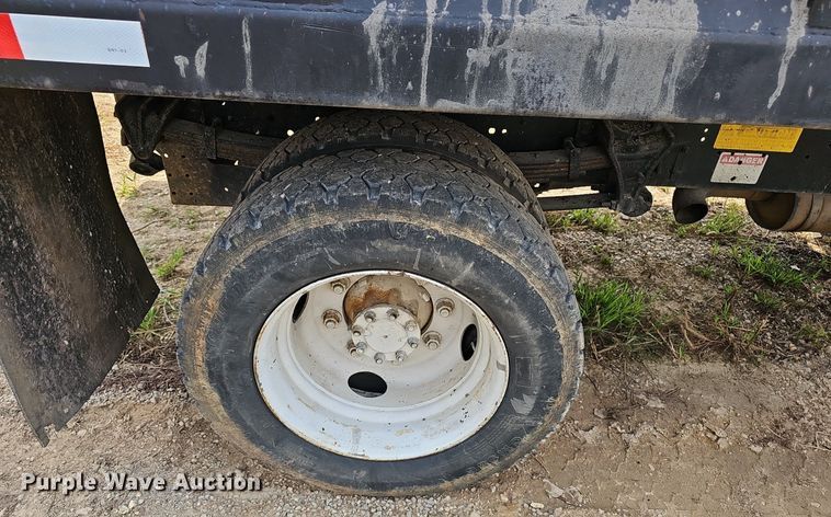 image for item EJ5792 2004 International 4200 dump truck