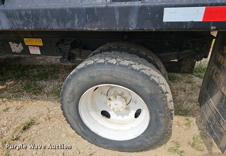 image for item EJ5792 2004 International 4200 dump truck