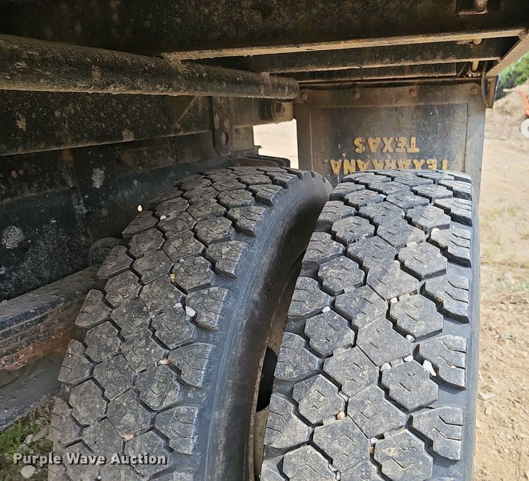 image for item EJ5792 2004 International 4200 dump truck