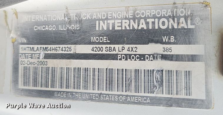 image for item EJ5792 2004 International 4200 dump truck