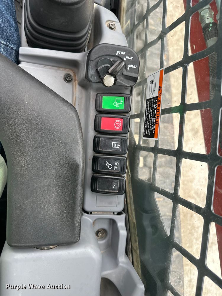 image for item EJ7116 2020 Kubota  SVL65-2 tracked skid steer loader