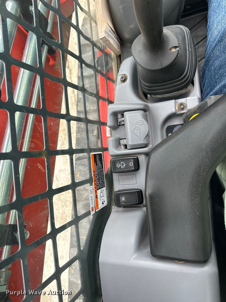 image for item EJ7116 2020 Kubota  SVL65-2 tracked skid steer loader