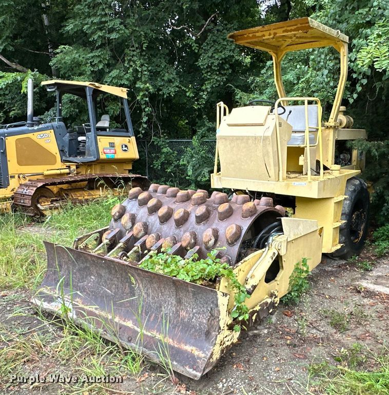 image for item EJ7119 Rayco  single drum vibratory roller