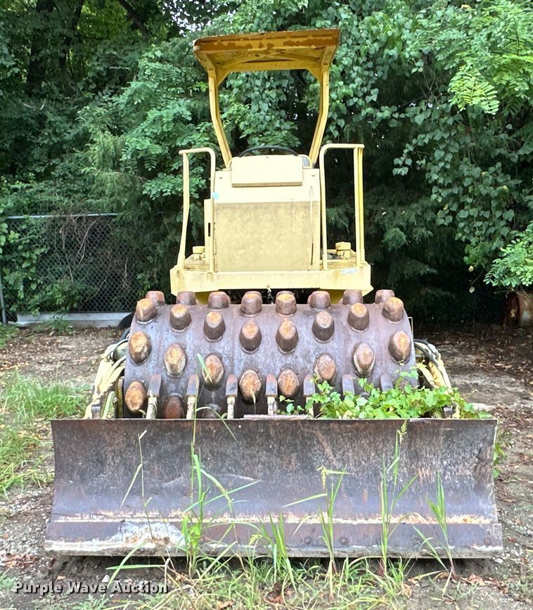 image for item EJ7119 Rayco  single drum vibratory roller