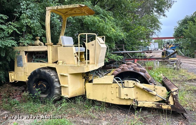 image for item EJ7119 Rayco  single drum vibratory roller