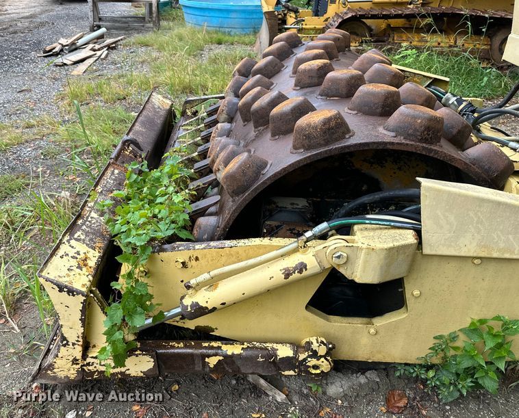 image for item EJ7119 Rayco  single drum vibratory roller