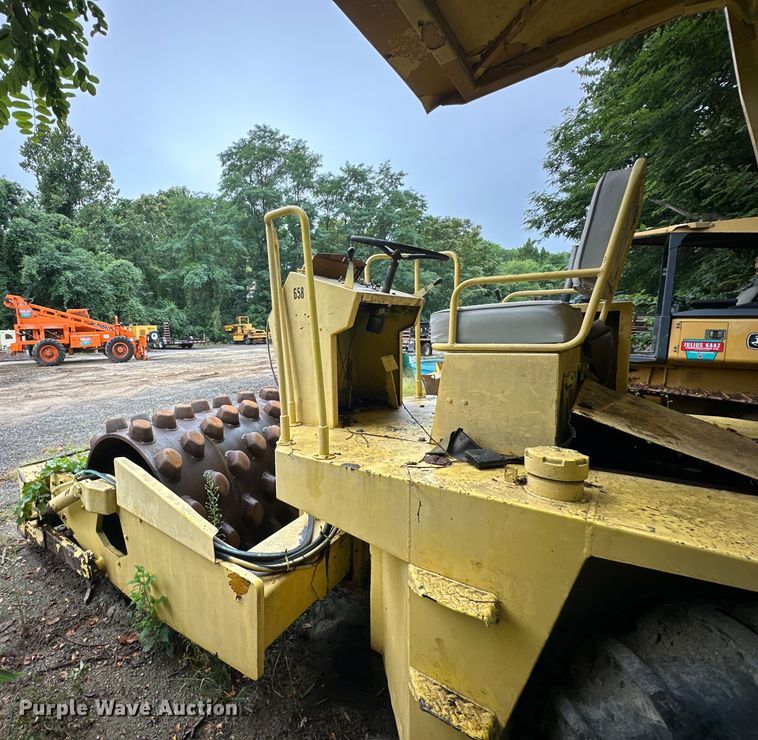 image for item EJ7119 Rayco  single drum vibratory roller