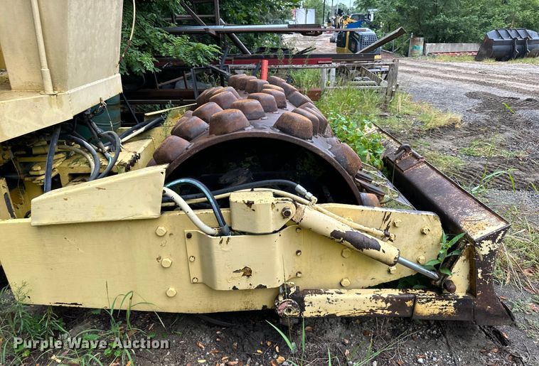 image for item EJ7119 Rayco  single drum vibratory roller