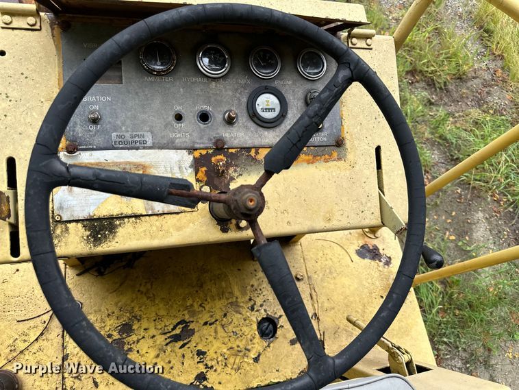 image for item EJ7119 Rayco  single drum vibratory roller