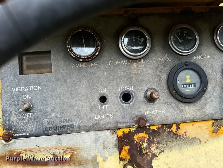 image for item EJ7119 Rayco  single drum vibratory roller