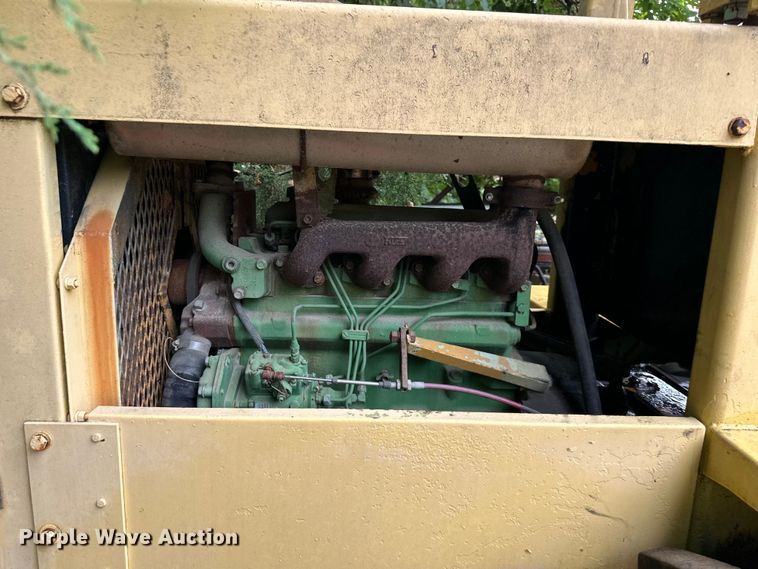 image for item EJ7119 Rayco  single drum vibratory roller