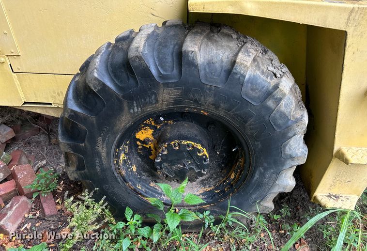 image for item EJ7119 Rayco  single drum vibratory roller