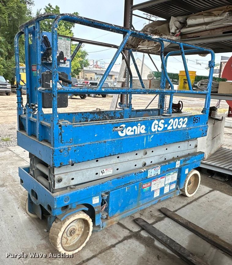 image for item EJ7126 Genie  GS-2032 scissor lift