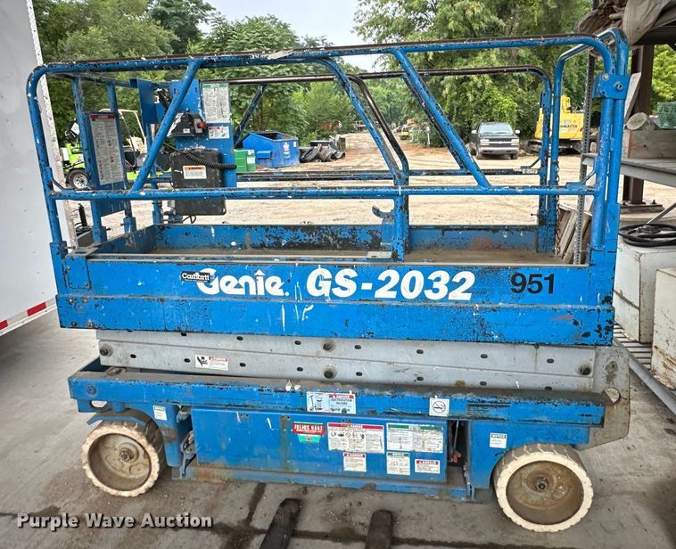 image for item EJ7126 Genie  GS-2032 scissor lift