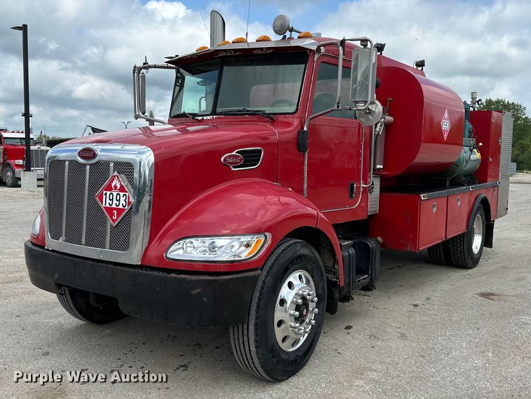 image for item EJ7131 2008 Peterbilt  335 fuel / lube truck