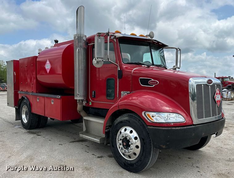 image for item EJ7131 2008 Peterbilt  335 fuel / lube truck