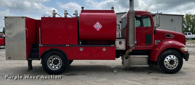 image for item EJ7131 2008 Peterbilt  335 fuel / lube truck