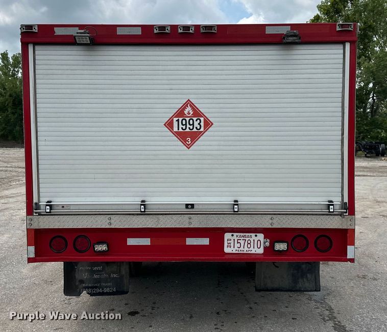 image for item EJ7131 2008 Peterbilt  335 fuel / lube truck