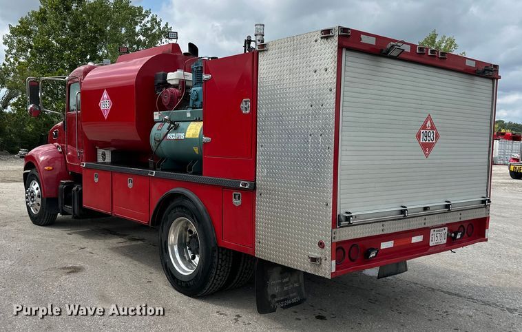 image for item EJ7131 2008 Peterbilt  335 fuel / lube truck