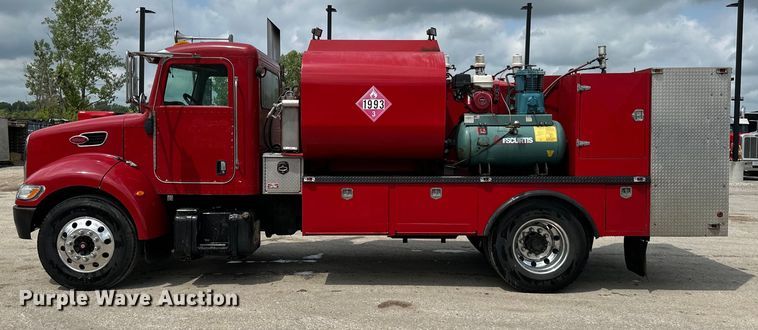 image for item EJ7131 2008 Peterbilt  335 fuel / lube truck