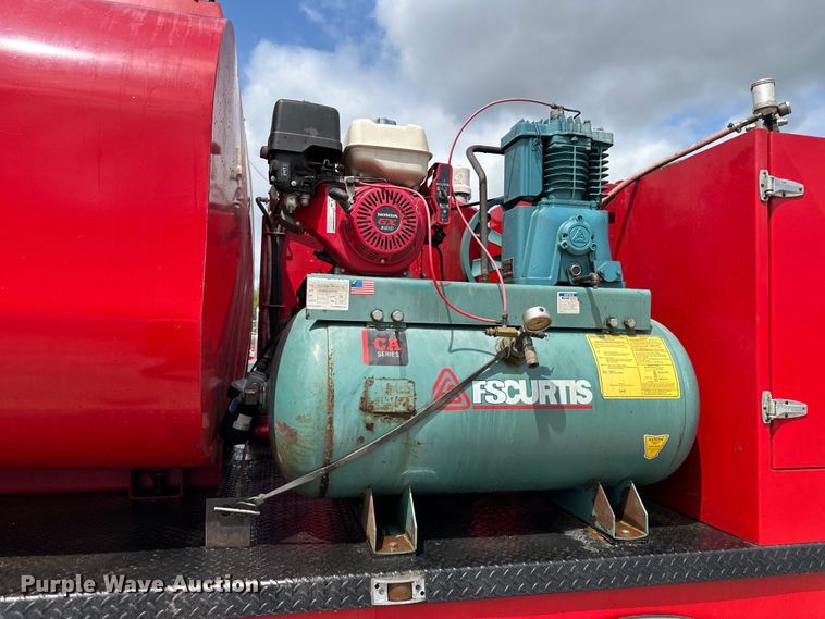 image for item EJ7131 2008 Peterbilt  335 fuel / lube truck