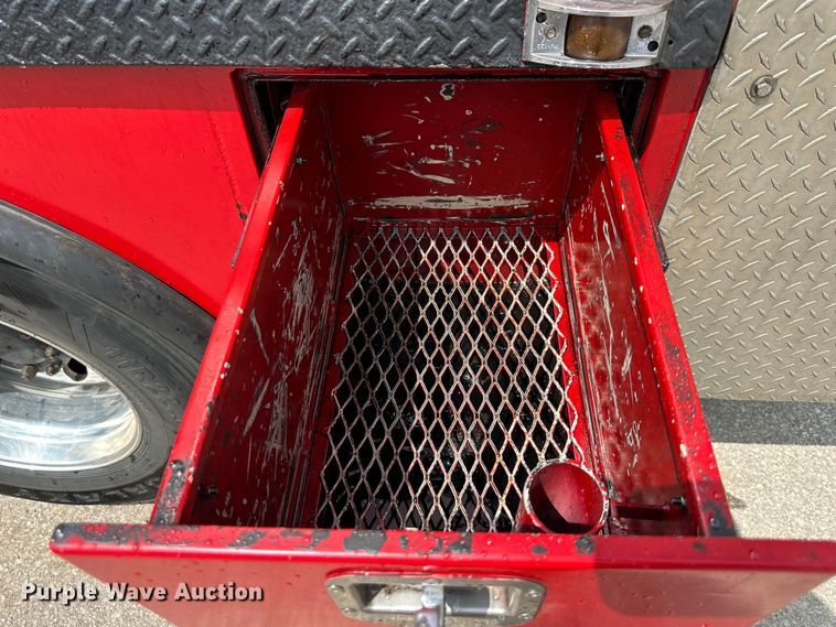 image for item EJ7131 2008 Peterbilt  335 fuel / lube truck