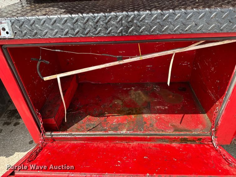 image for item EJ7131 2008 Peterbilt  335 fuel / lube truck