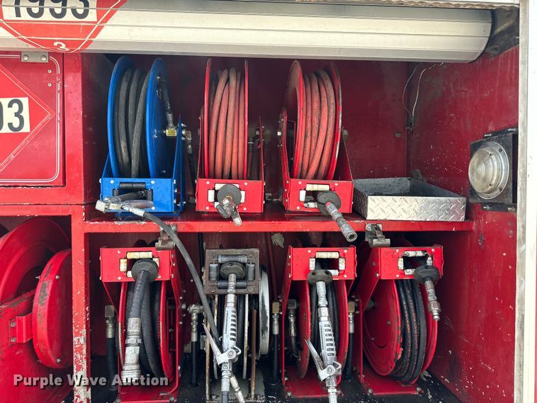 image for item EJ7131 2008 Peterbilt  335 fuel / lube truck