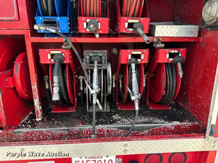 image for item EJ7131 2008 Peterbilt  335 fuel / lube truck