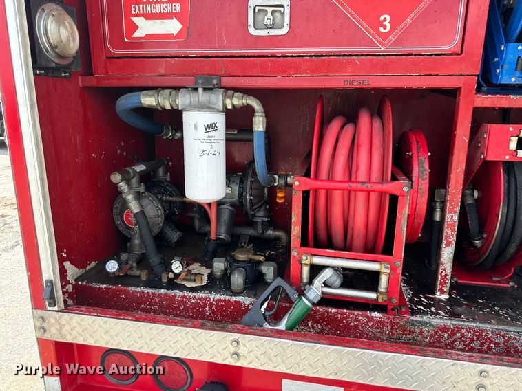 image for item EJ7131 2008 Peterbilt  335 fuel / lube truck